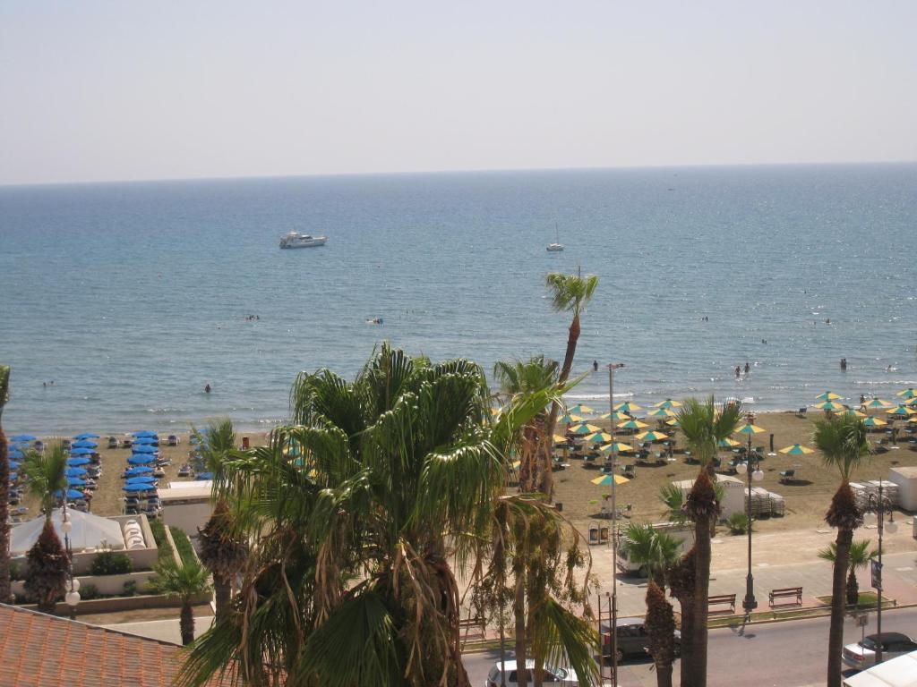 Palm Sea Beach Hotel Apartments Ларнака Экстерьер фото