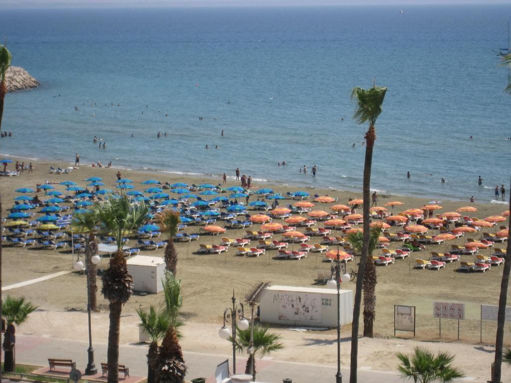 Palm Sea Beach Hotel Apartments Ларнака Экстерьер фото