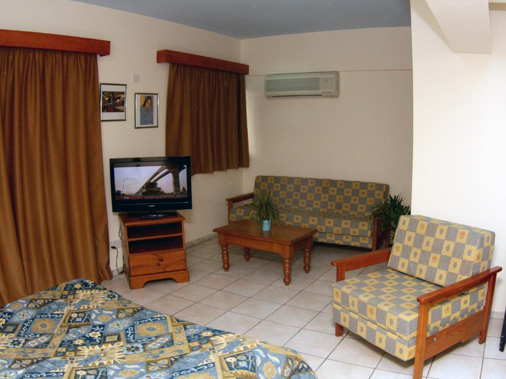 Palm Sea Beach Hotel Apartments Ларнака Экстерьер фото